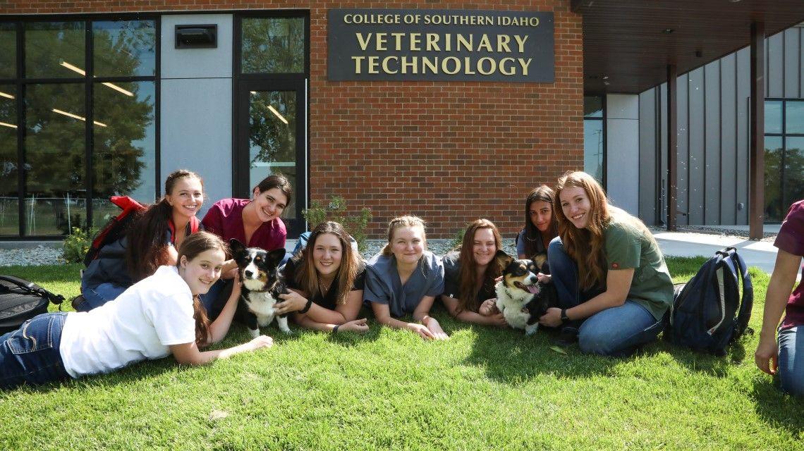 Group photo of Veterinary Technology students