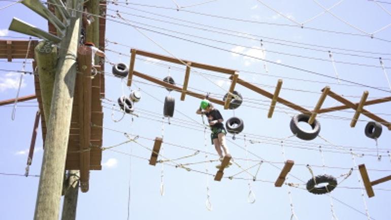 CSI student on ropes course