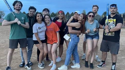 Intramural Softball players circle up for photo